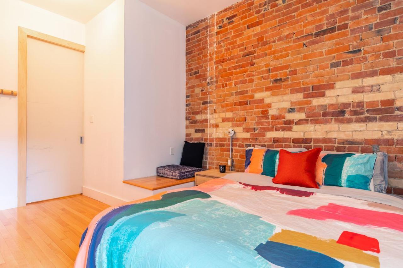 Apartment Gorgeous Park House W Parking On Queen West Toronto