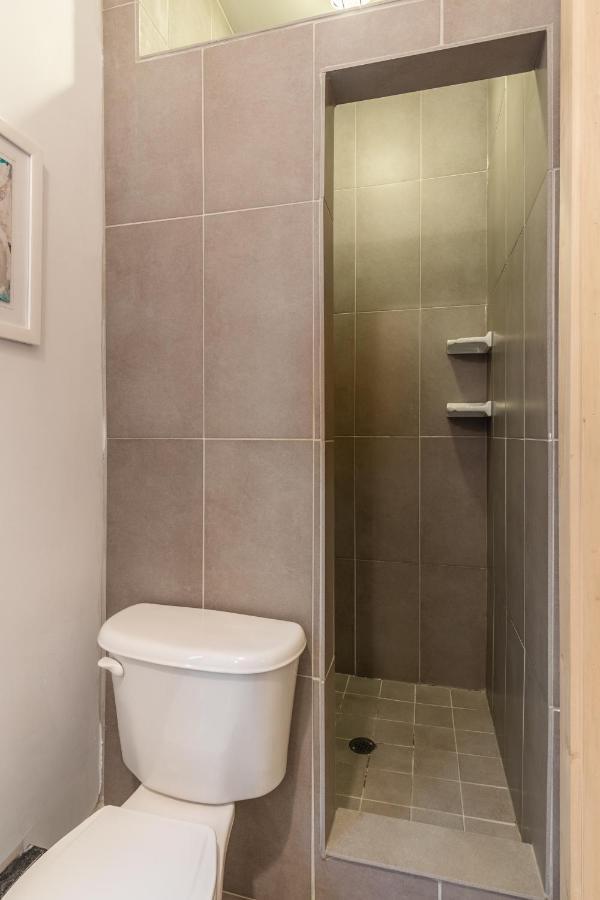 Gorgeous Park House W Parking On Queen West Apartment *